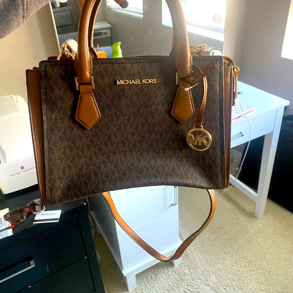 Hope crossbody w/ short top handle